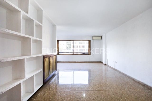 4 soveværelse Lejlighed til leje i La Petxina, Valencia by med garage - € 1.400 (Ref: 9152497)