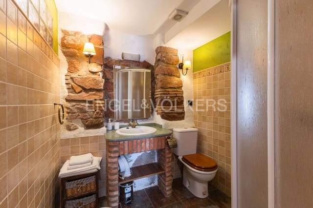 8 bedroom Finca/Country House for sale in Vilafamés - € 463,000 (Ref: 9153185)