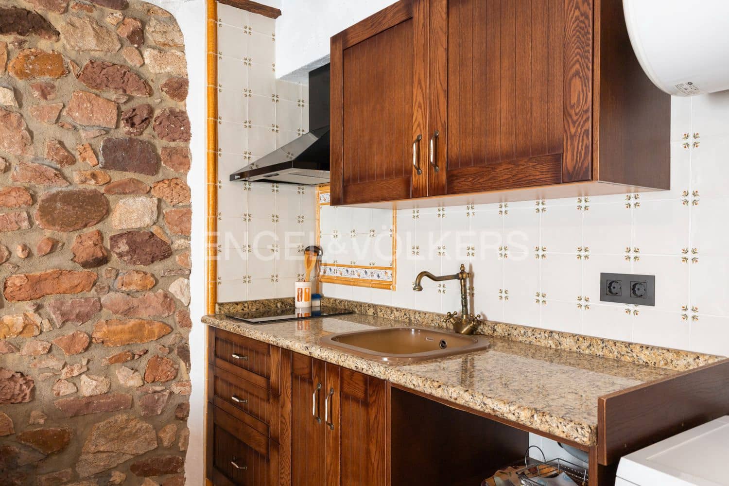 8 bedroom Finca/Country House for sale in Vilafames - € 463,000 (Ref: 9153185)
