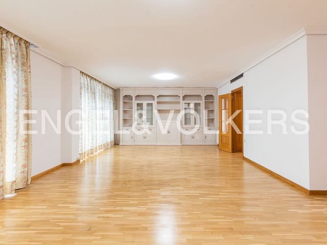 4 soveværelse Lejlighed til leje i Russafa, Valencia by med garage - € 1.900 (Ref: 9158358)