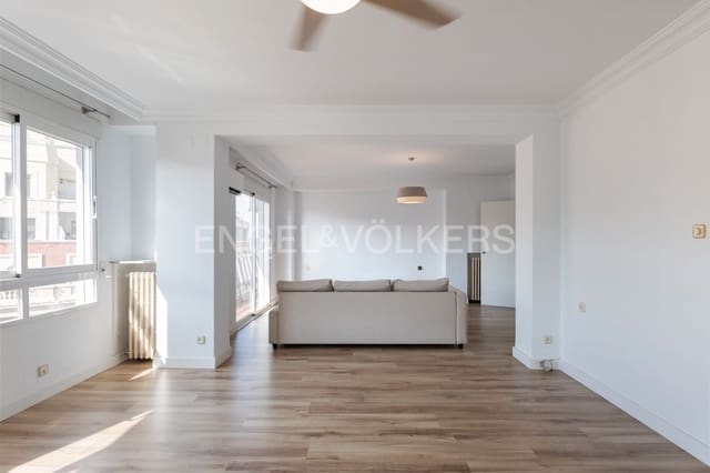 5 bedroom Apartment for rent in Valencia city - € 2,400 (Ref: 9170012)