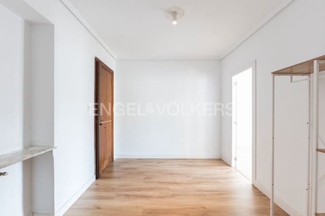5 bedroom Apartment for rent in Valencia city - € 2,400 (Ref: 9170012)