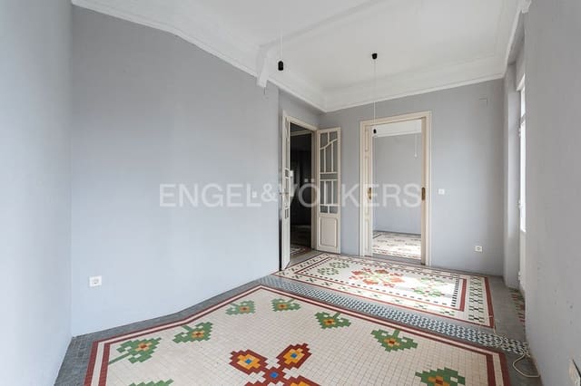 5 bedroom Flat for rent in Valencia city - € 1,500 (Ref: 9170437)