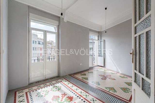 5 bedroom Flat for rent in Valencia city - € 1,500 (Ref: 9170437)