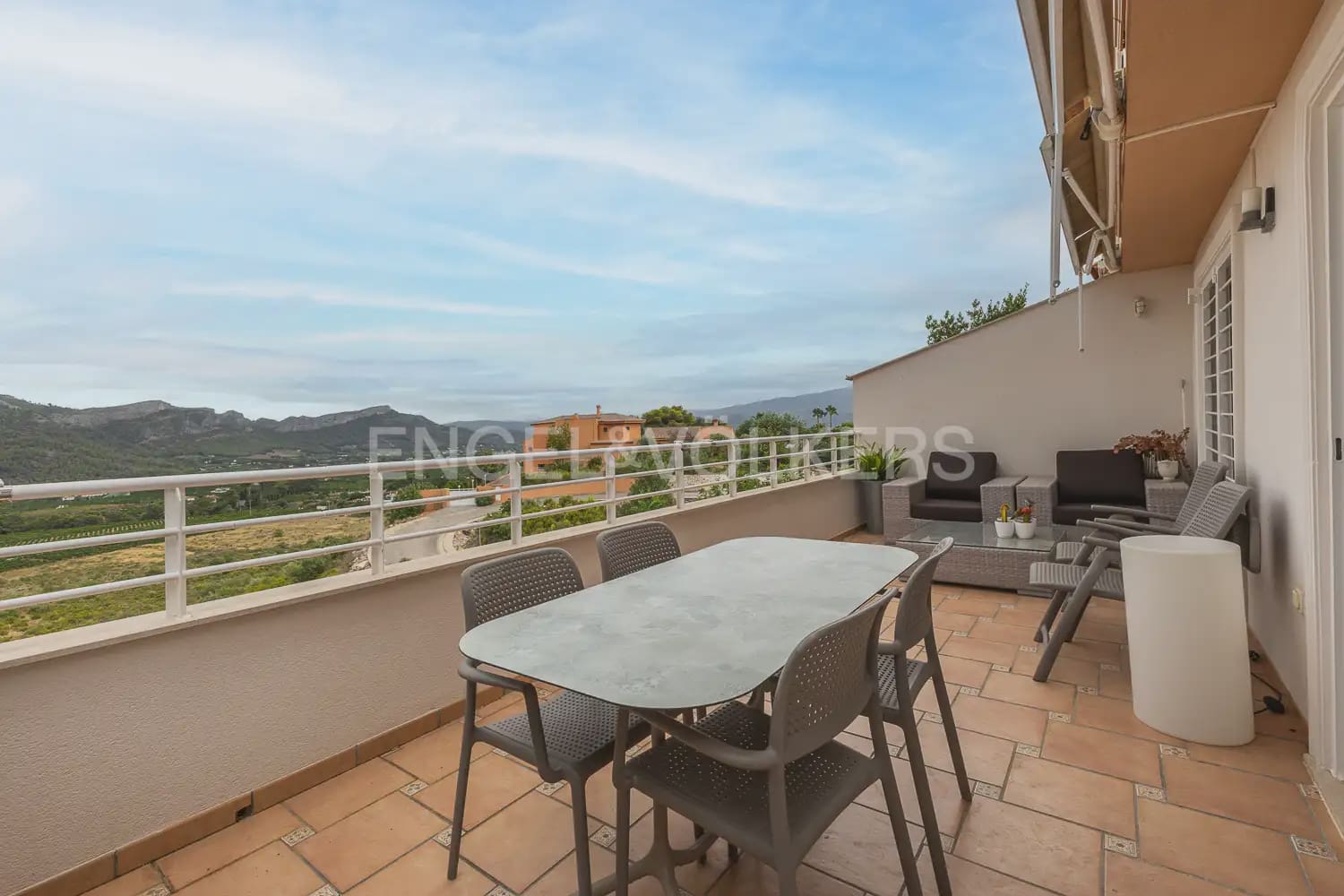 4 Zimmer Villa zu verkaufen in Gandia mit Garage - 370.000 € (Ref: 9175597)