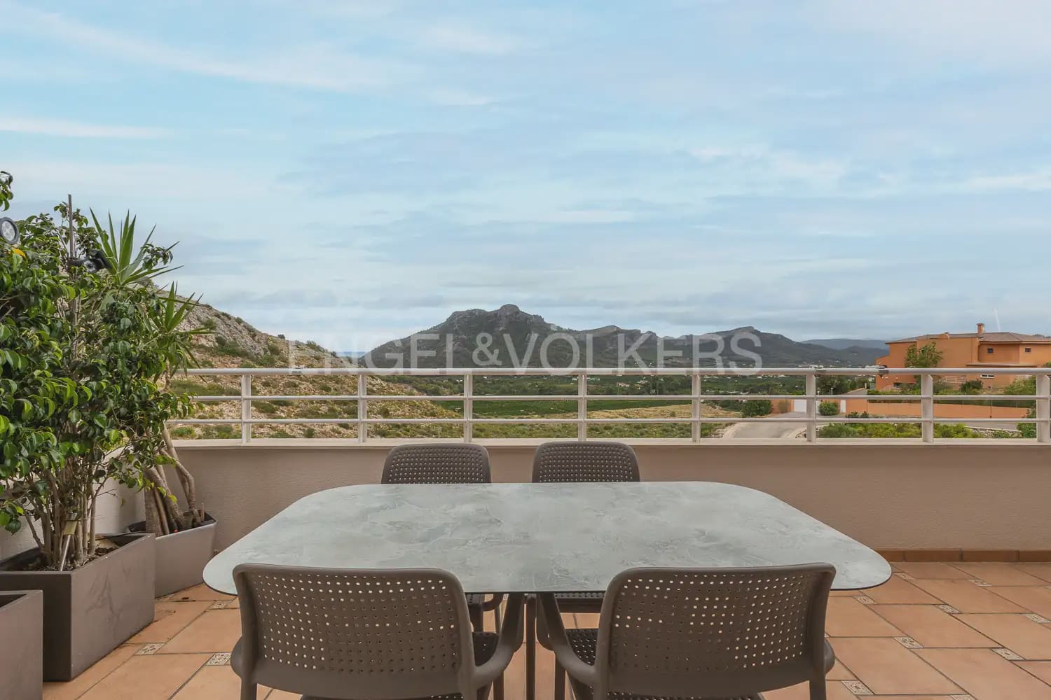 4 Zimmer Villa zu verkaufen in Gandia mit Garage - 370.000 € (Ref: 9175597)