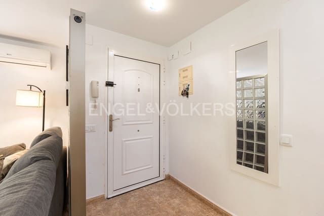 3 soveværelse Semi-Rækkehus til salg i La Pobla de Vallbona med swimmingpool garage - € 450.000 (Ref: 9180252)