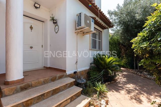 3 soveværelse Semi-Rækkehus til salg i La Pobla de Vallbona med swimmingpool garage - € 450.000 (Ref: 9180252)