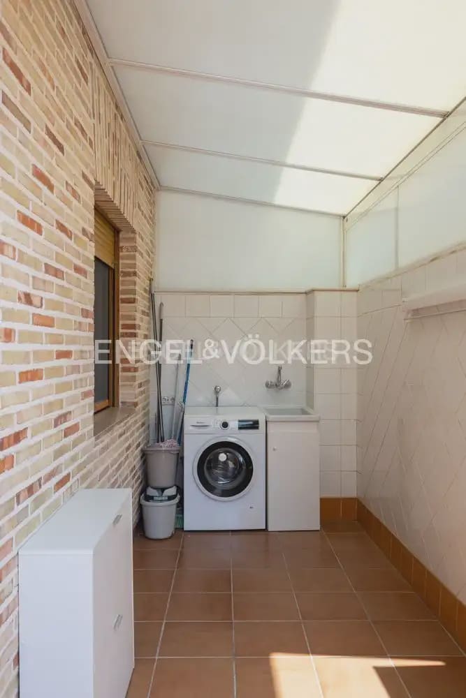 3 bedroom Penthouse for rent in Alzira with garage - € 1,300 (Ref: 9184474)