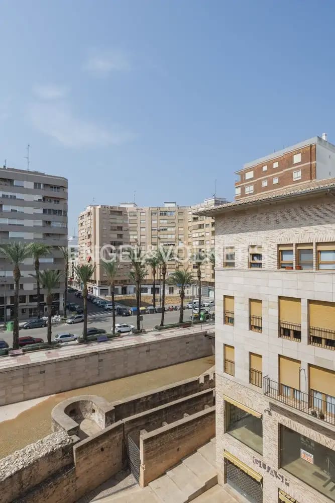 3 bedroom Penthouse for rent in Alzira with garage - € 1,300 (Ref: 9184474)