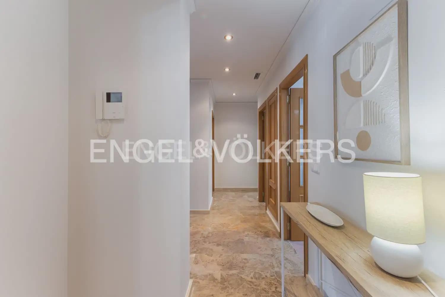 3 bedroom Penthouse for rent in Alzira with garage - € 1,300 (Ref: 9184474)