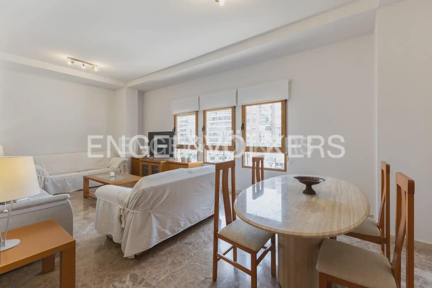 3 bedroom Penthouse for rent in Alzira with garage - € 1,300 (Ref: 9184474)