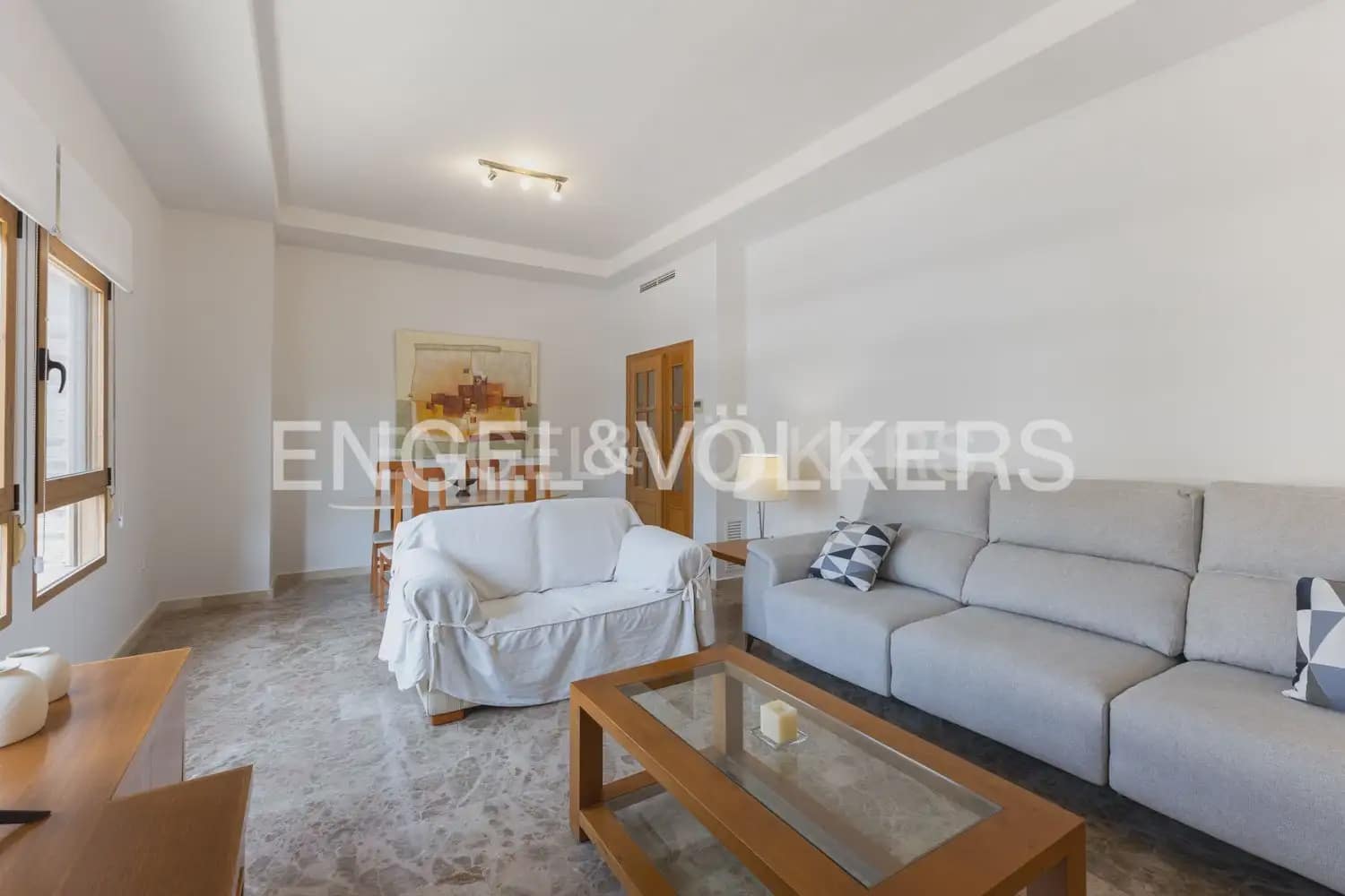 3 bedroom Penthouse for rent in Alzira with garage - € 1,300 (Ref: 9184474)