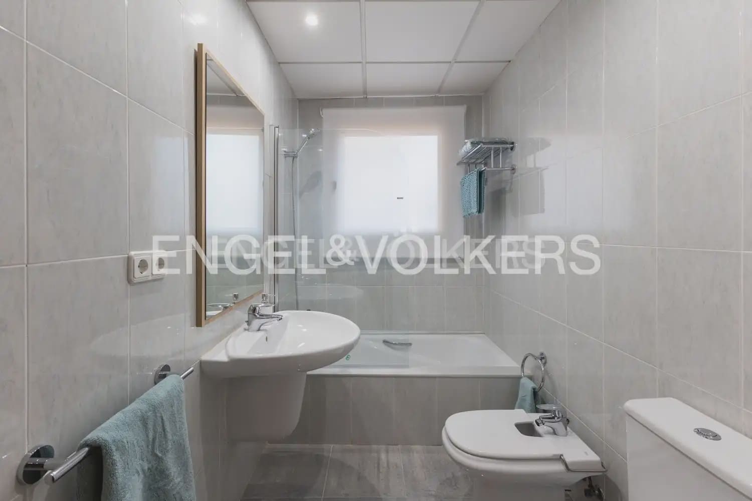 3 bedroom Penthouse for rent in Alzira with garage - € 1,300 (Ref: 9184474)