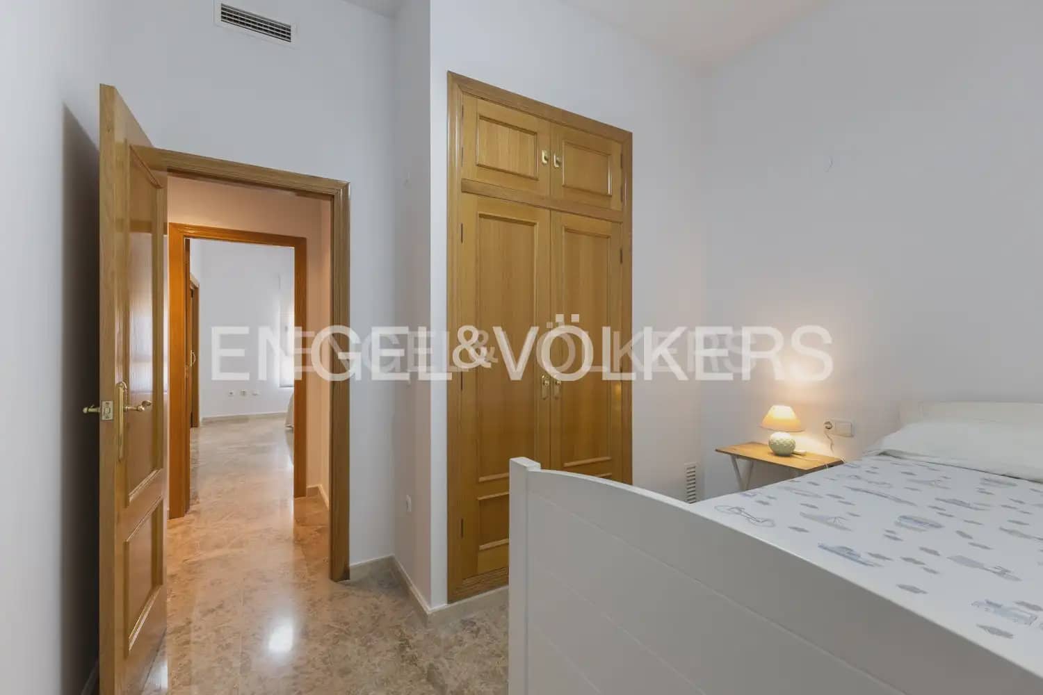 3 bedroom Penthouse for rent in Alzira with garage - € 1,300 (Ref: 9184474)