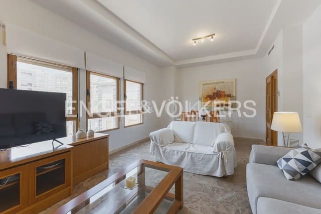 3 bedroom Penthouse for rent in Alzira with garage - € 1,300 (Ref: 9184474)