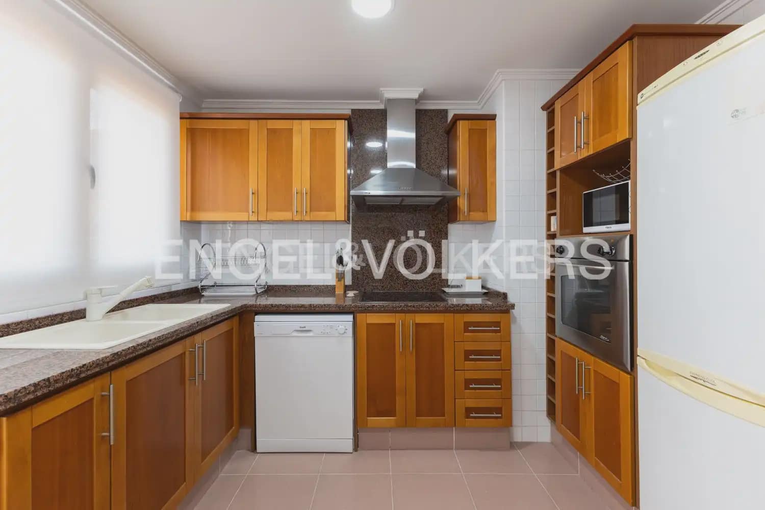 3 bedroom Penthouse for rent in Alzira with garage - € 1,300 (Ref: 9184474)