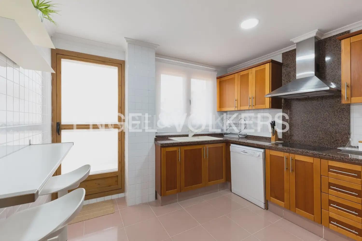 3 bedroom Penthouse for rent in Alzira with garage - € 1,300 (Ref: 9184474)