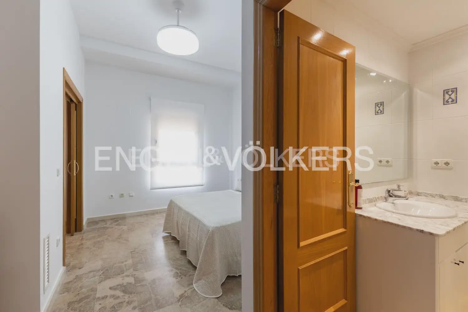 3 bedroom Penthouse for rent in Alzira with garage - € 1,300 (Ref: 9184474)