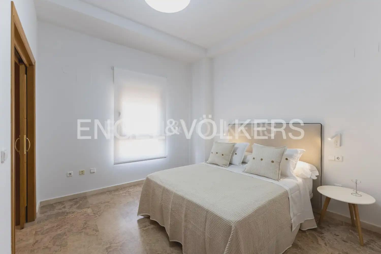 3 bedroom Penthouse for rent in Alzira with garage - € 1,300 (Ref: 9184474)
