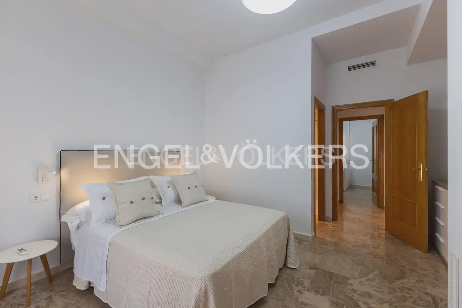 3 bedroom Penthouse for rent in Alzira with garage - € 1,300 (Ref: 9184474)
