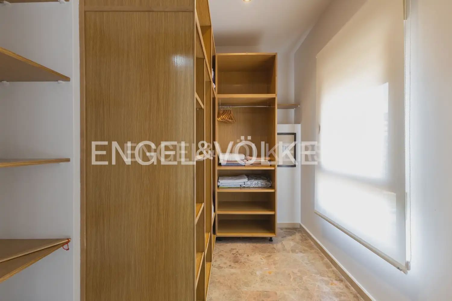 3 bedroom Penthouse for rent in Alzira with garage - € 1,300 (Ref: 9184474)