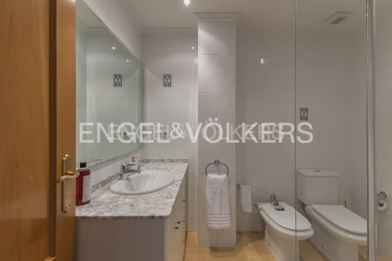 3 bedroom Penthouse for rent in Alzira with garage - € 1,300 (Ref: 9184474)