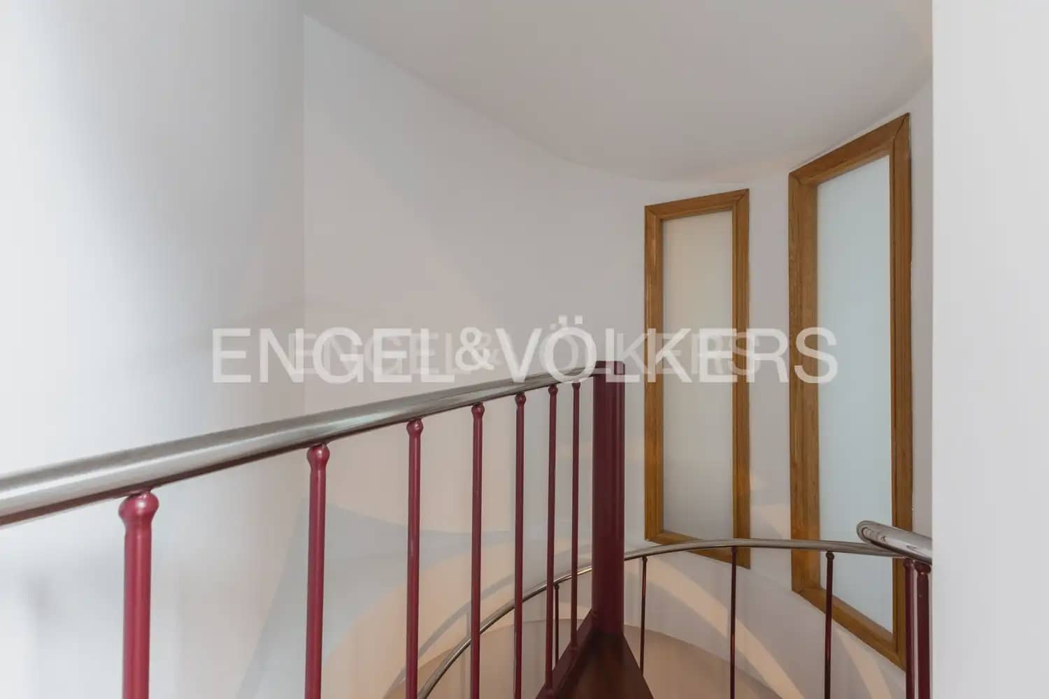 3 bedroom Penthouse for rent in Alzira with garage - € 1,300 (Ref: 9184474)
