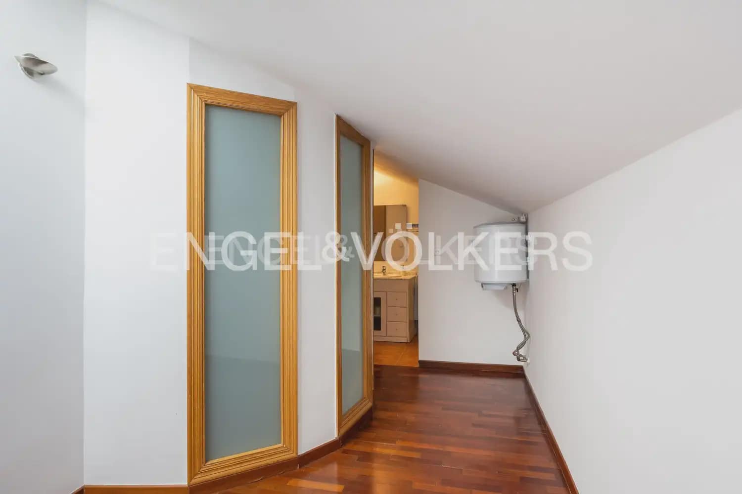 3 bedroom Penthouse for rent in Alzira with garage - € 1,300 (Ref: 9184474)