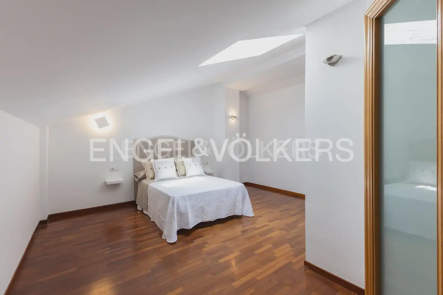3 bedroom Penthouse for rent in Alzira with garage - € 1,300 (Ref: 9184474)