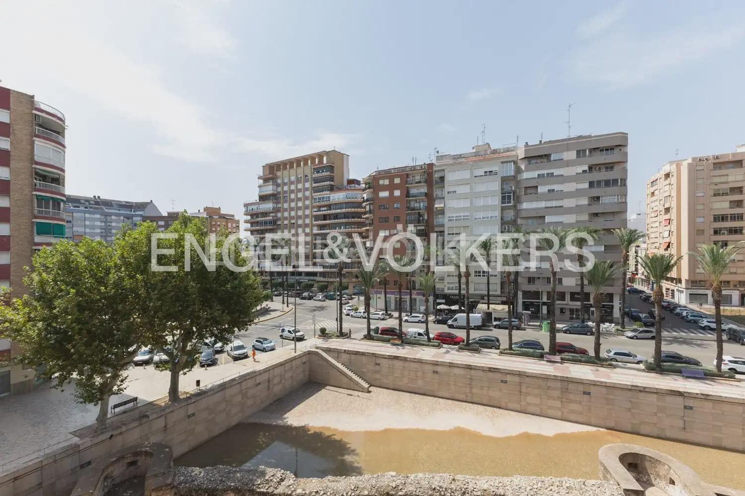 3 bedroom Penthouse for rent in Alzira with garage - € 1,300 (Ref: 9184474)