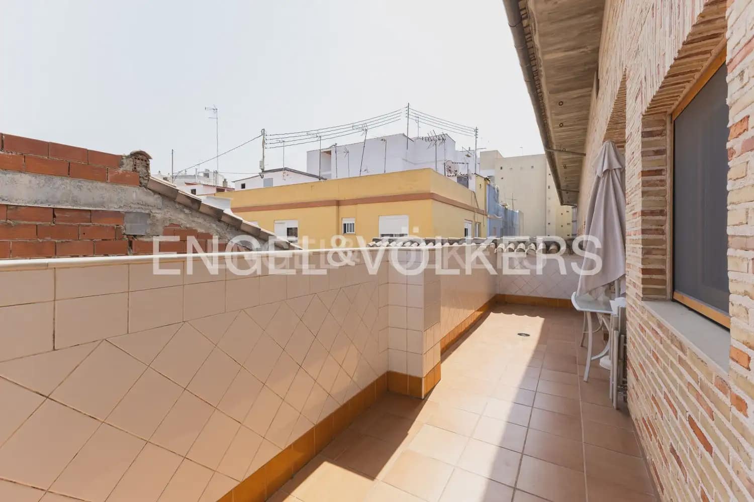 3 bedroom Penthouse for rent in Alzira with garage - € 1,300 (Ref: 9184474)