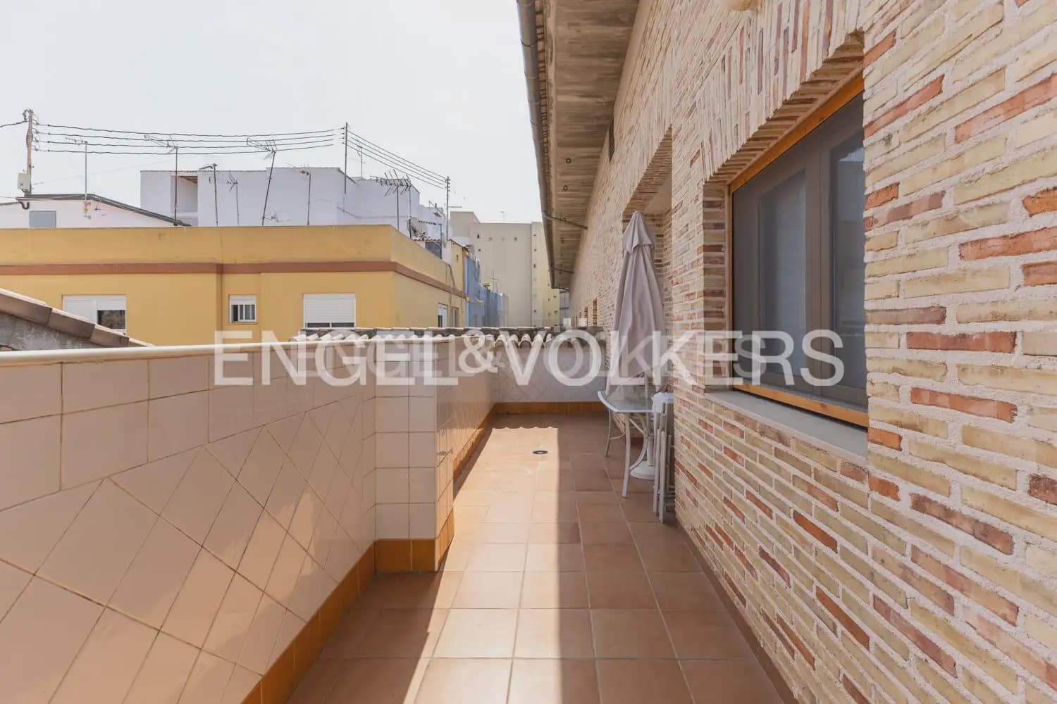 3 bedroom Penthouse for rent in Alzira with garage - € 1,300 (Ref: 9184474)