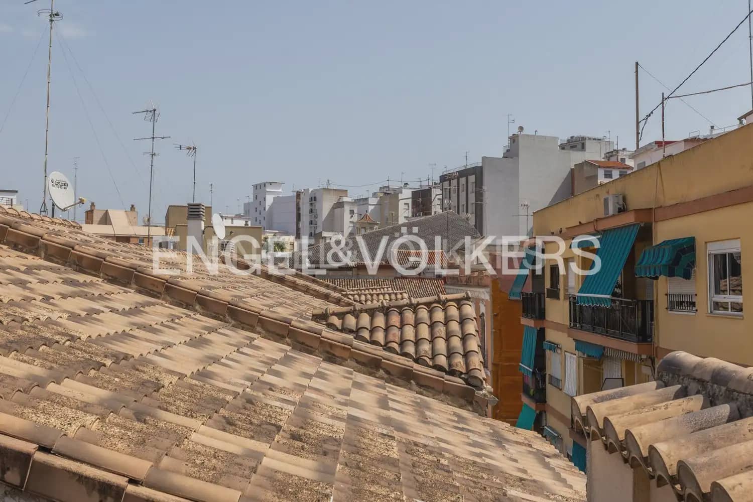 3 bedroom Penthouse for rent in Alzira with garage - € 1,300 (Ref: 9184474)