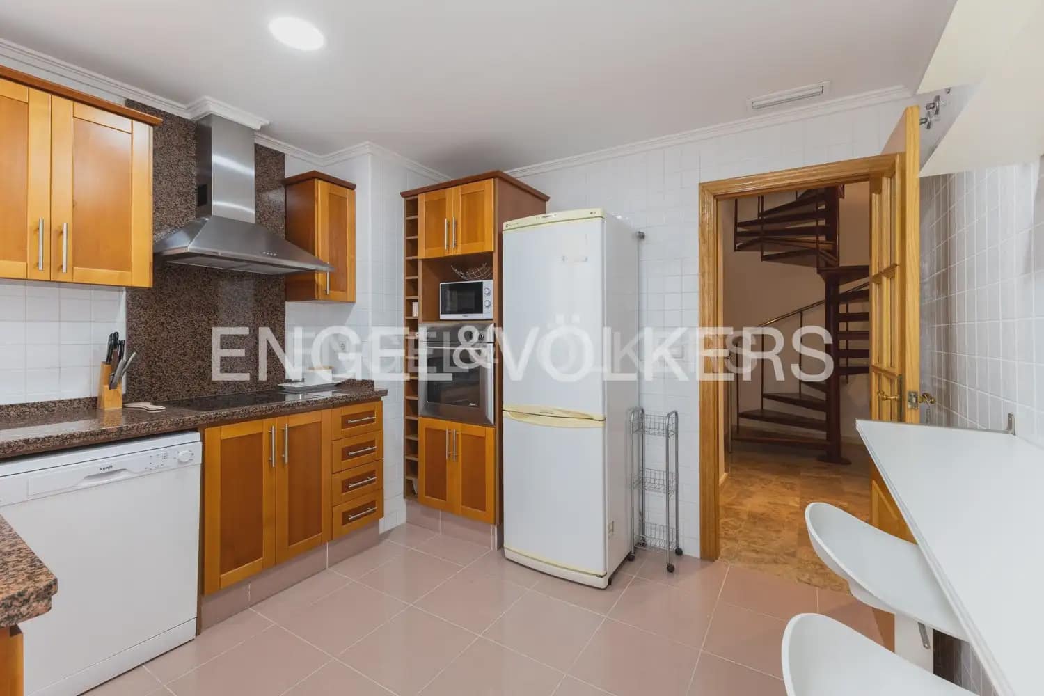 3 bedroom Penthouse for rent in Alzira with garage - € 1,300 (Ref: 9184474)