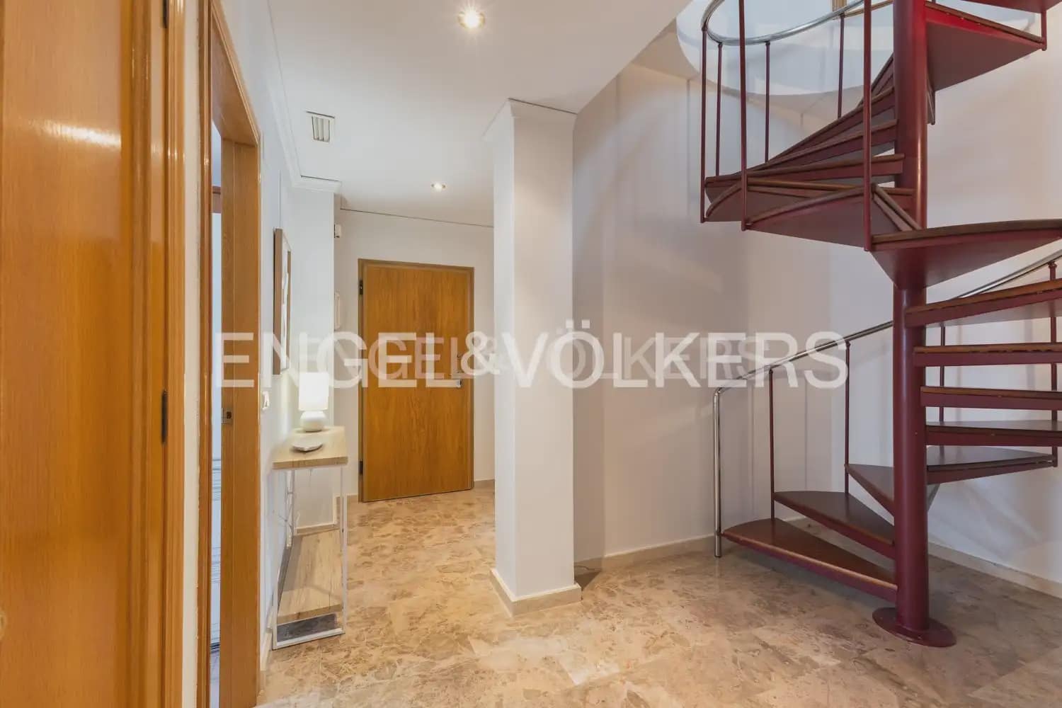 3 bedroom Penthouse for rent in Alzira with garage - € 1,300 (Ref: 9184474)