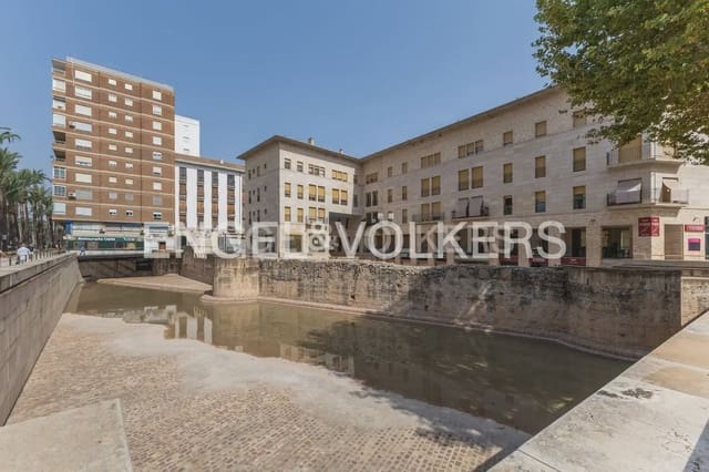 3 bedroom Penthouse for rent in Alzira with garage - € 1,300 (Ref: 9184474)