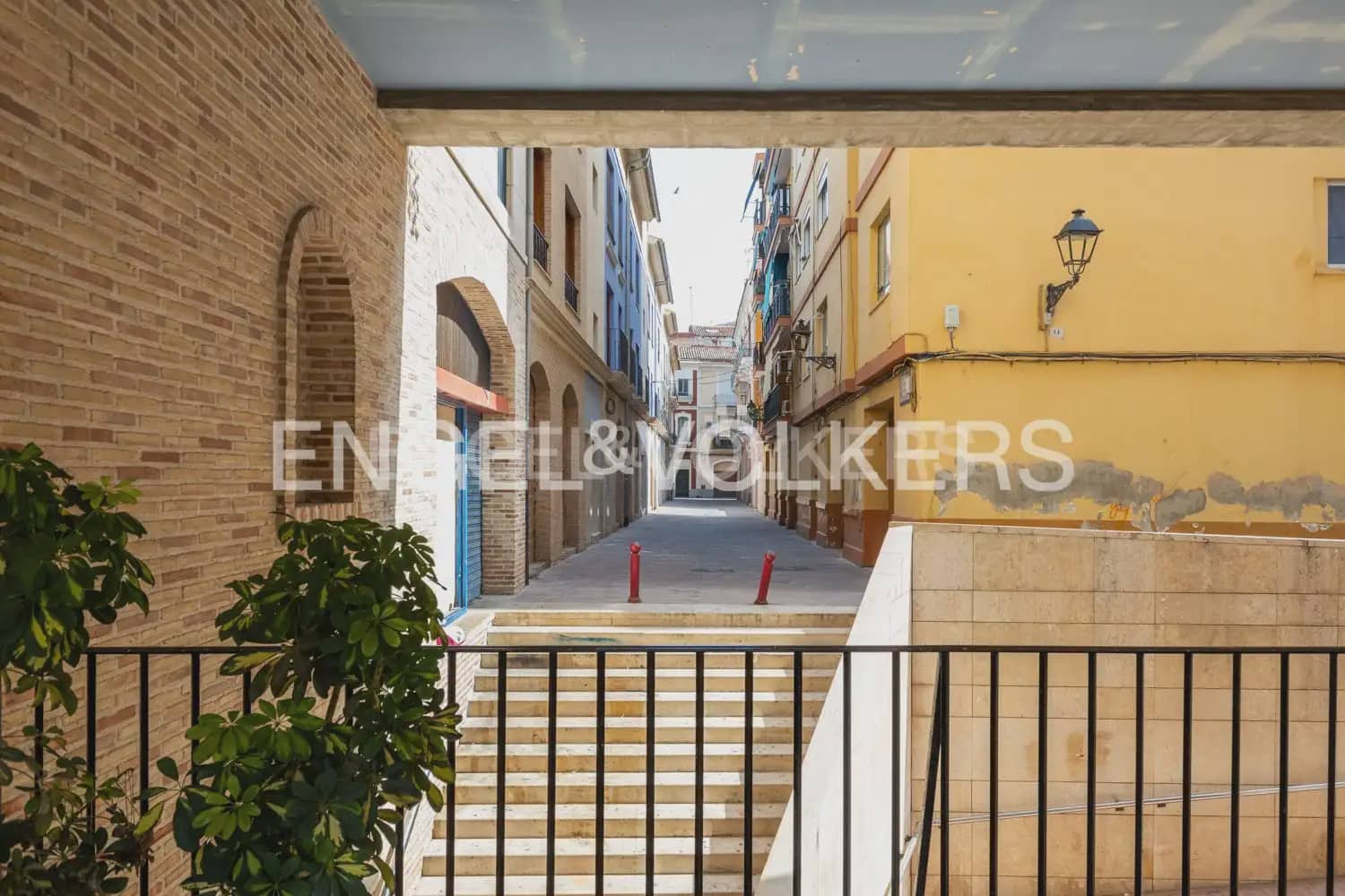 3 bedroom Penthouse for rent in Alzira with garage - € 1,300 (Ref: 9184474)
