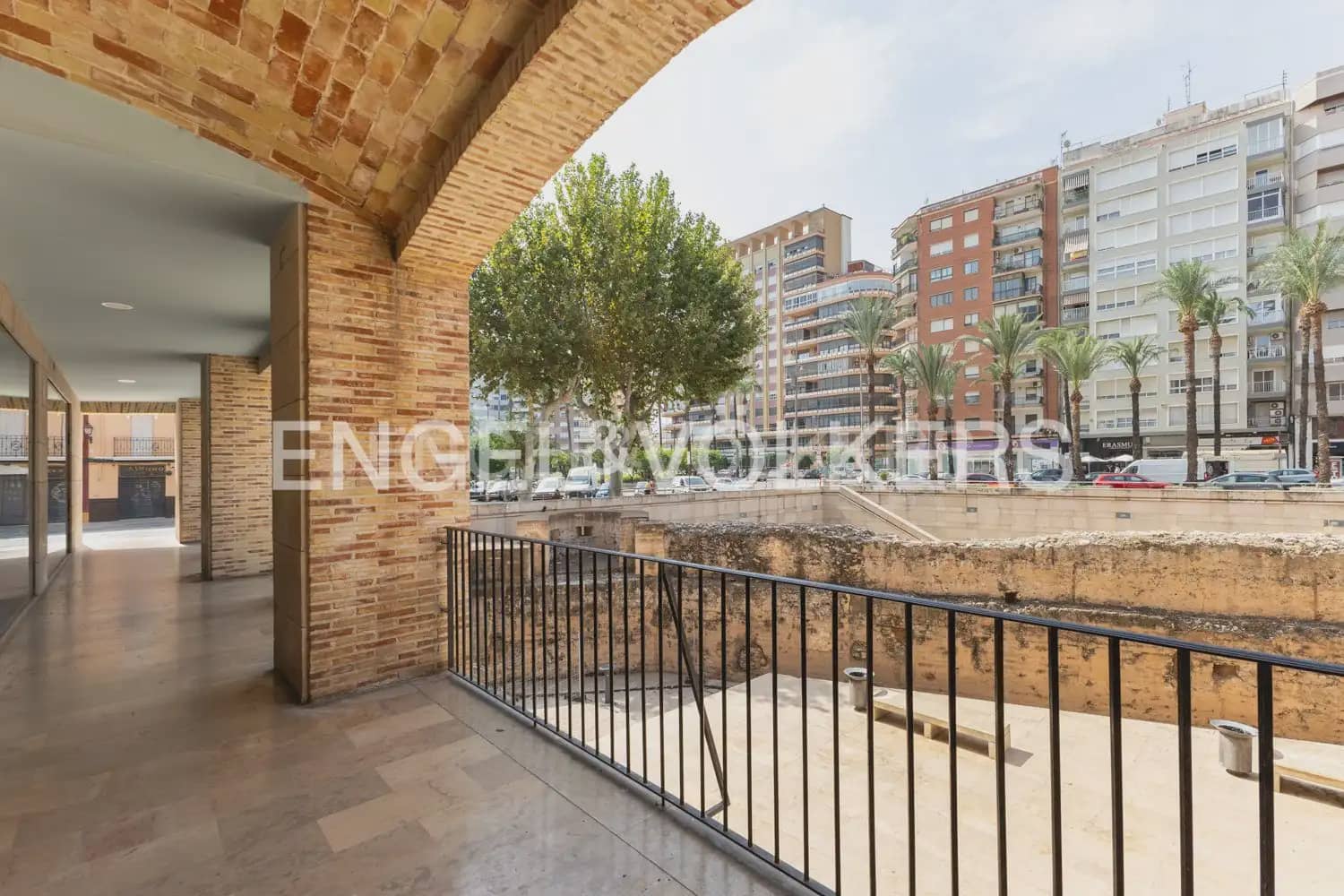 3 bedroom Penthouse for rent in Alzira with garage - € 1,300 (Ref: 9184474)