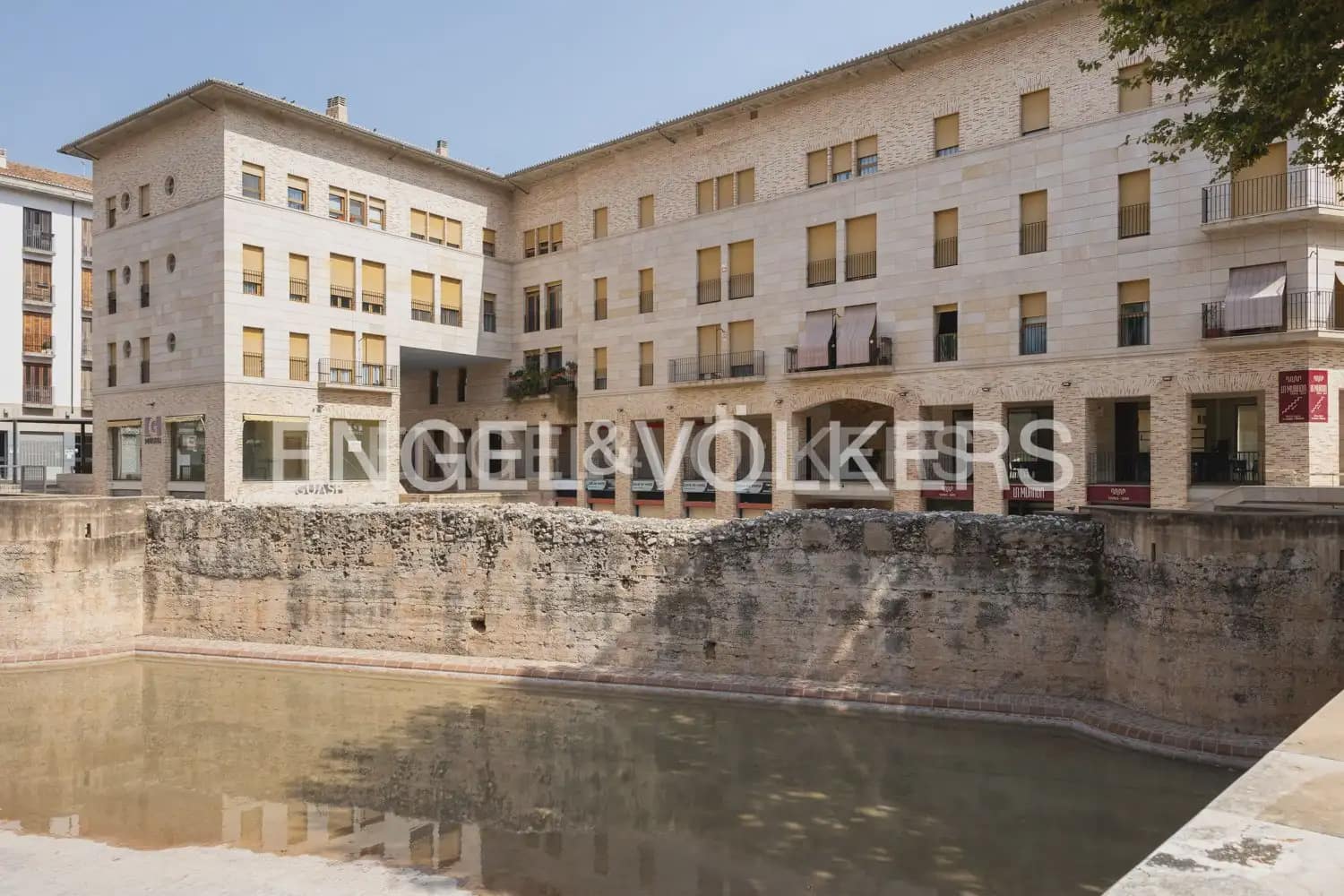 3 bedroom Penthouse for rent in Alzira with garage - € 1,300 (Ref: 9184474)