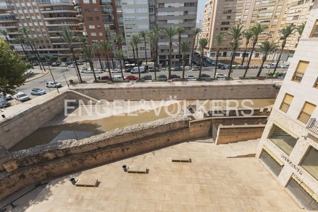 3 bedroom Penthouse for rent in Alzira with garage - € 1,300 (Ref: 9184474)