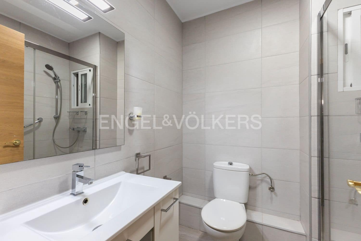 5 bedroom Villa for sale in Benicassim with garage - € 499,000 (Ref: 9187695)