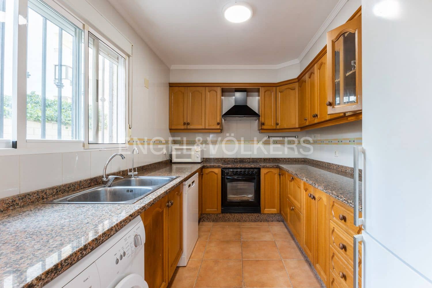 5 bedroom Villa for sale in Benicassim with garage - € 499,000 (Ref: 9187695)