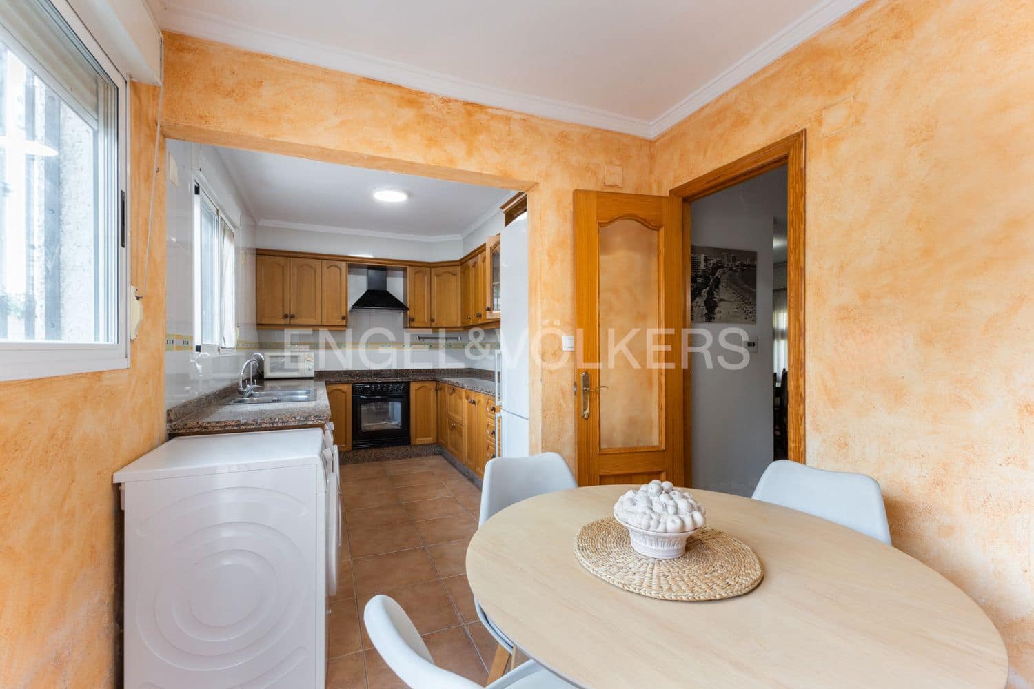 5 bedroom Villa for sale in Benicassim with garage - € 499,000 (Ref: 9187695)
