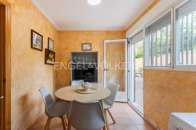 5 bedroom Villa for sale in Benicàssim with garage - € 499,000 (Ref: 9187695)