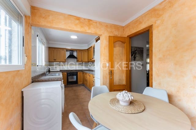 5 bedroom Villa for sale in Benicàssim with garage - € 499,000 (Ref: 9187695)