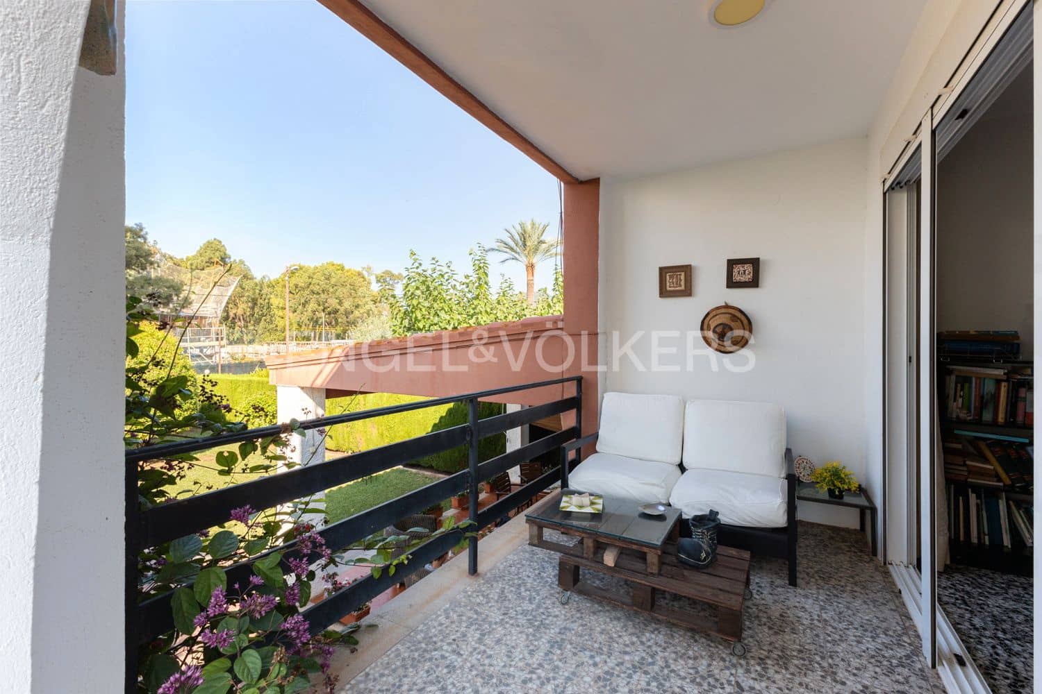 5 bedroom Villa for sale in Benicassim with garage - € 499,000 (Ref: 9187695)