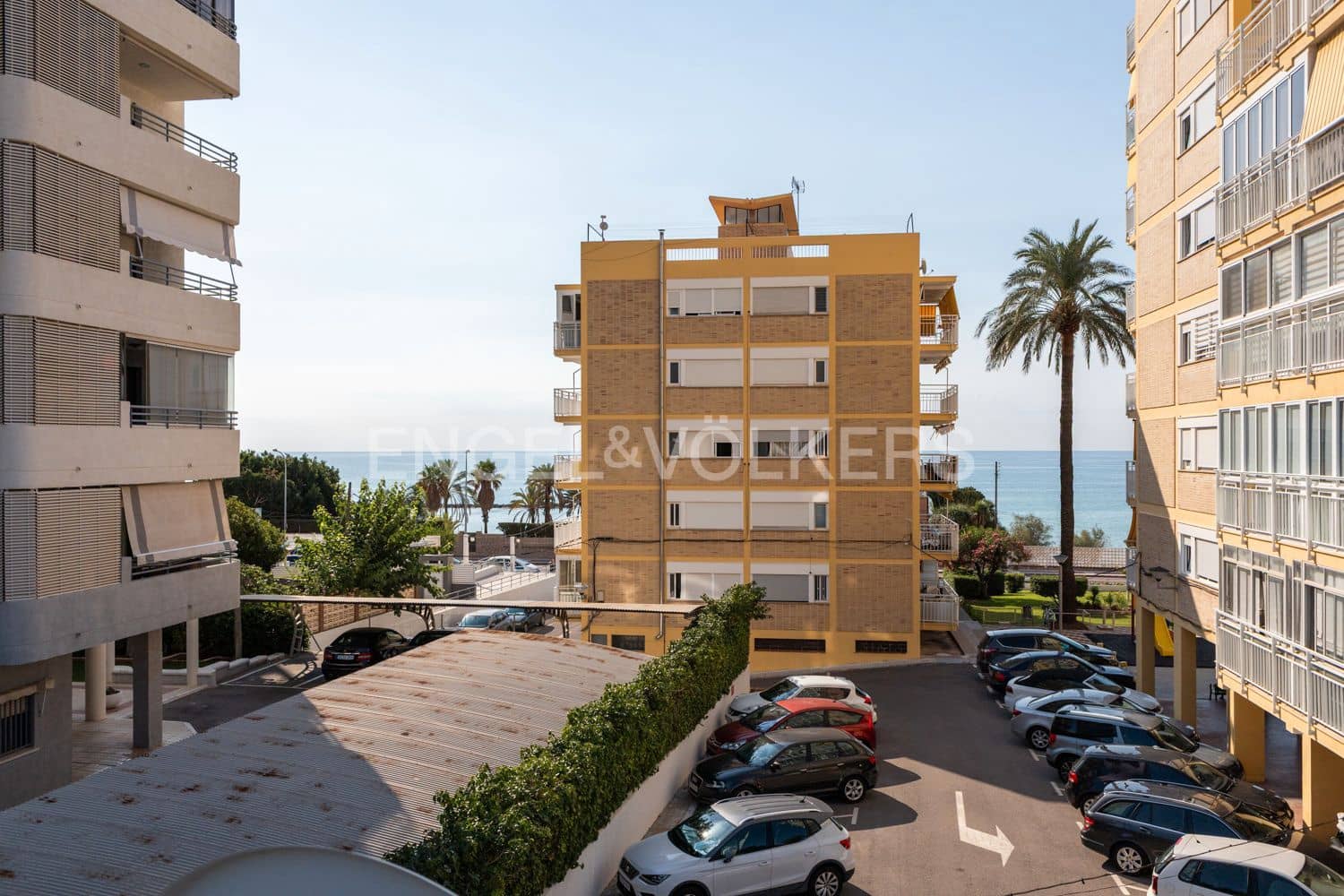 5 bedroom Villa for sale in Benicassim with garage - € 499,000 (Ref: 9187695)