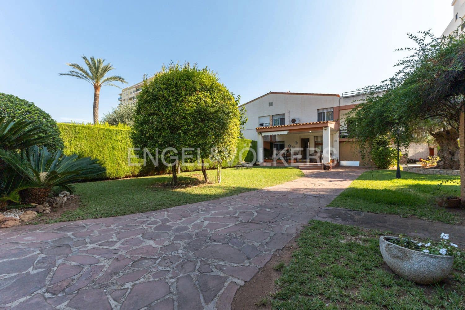 5 bedroom Villa for sale in Benicassim with garage - € 499,000 (Ref: 9187695)