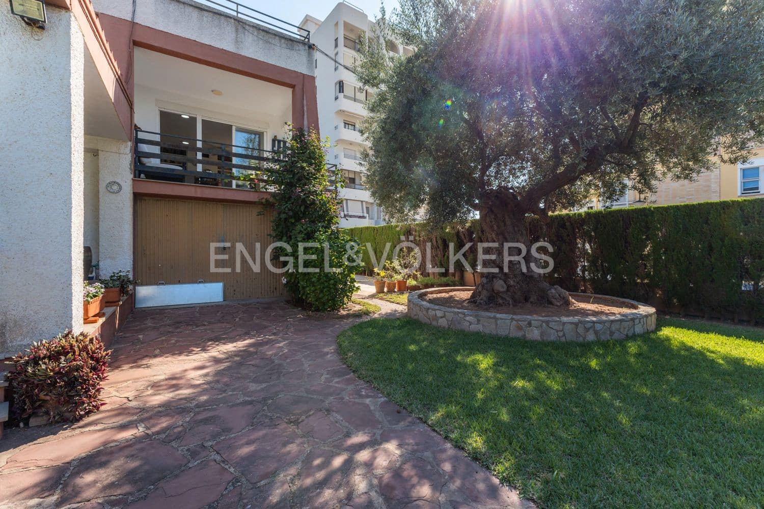 5 bedroom Villa for sale in Benicassim with garage - € 499,000 (Ref: 9187695)